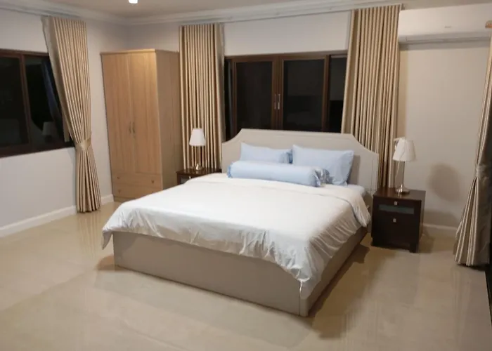 Waterfront Golf Villa Bang Pakong